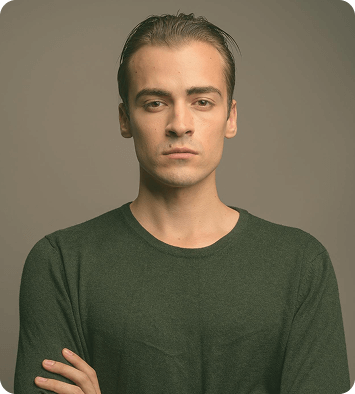 Ethan Cole — руководитель операций Qazmaq